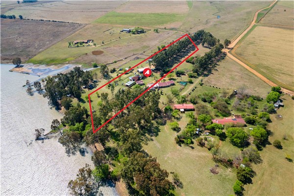5 Bedroom Home and A-Frame Cottage on 2.12 Hectares