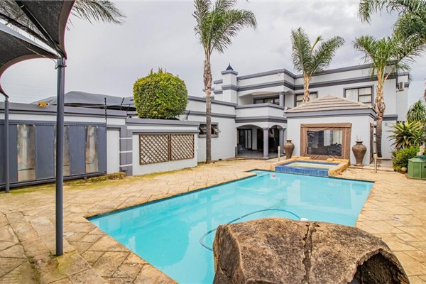 4 Bedroom Double Storey Family Home