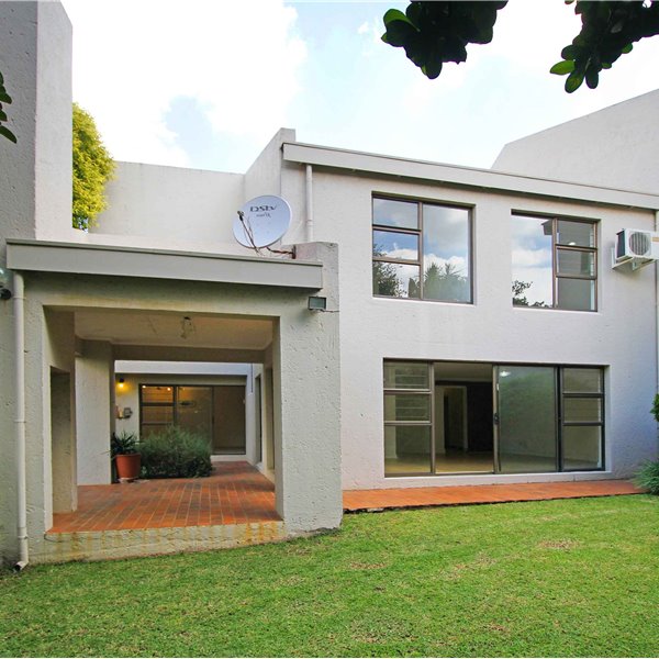 Victory Park - 4 Bedroom Duplex Townhouse 
