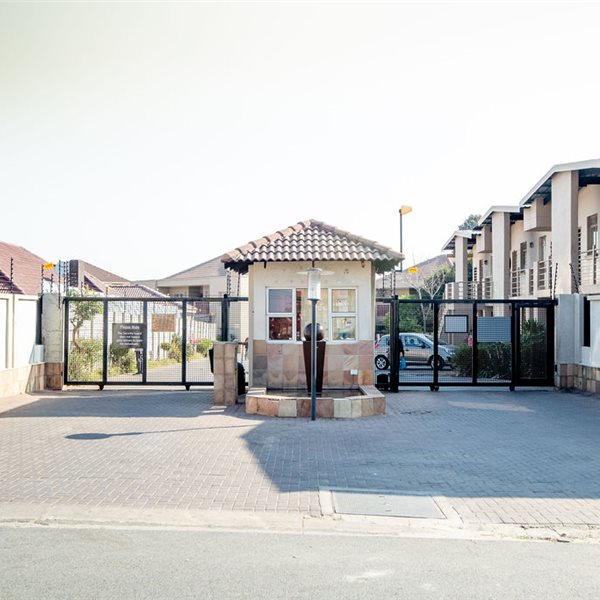 Manhatten Place Unit 27, 17 St Benedict Road, Gresswold - Property Ref: F105870, Johannesburg , Gauteng