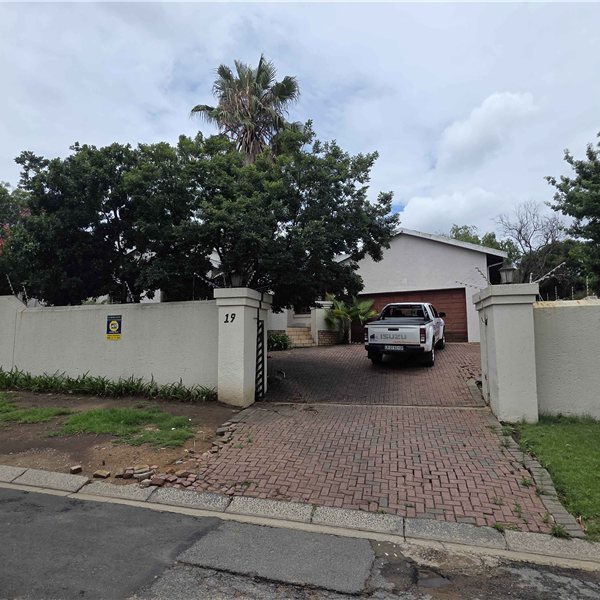 19 Felicity Crescent , Douglasdale - Property Ref: f108643, Sandton , Gauteng