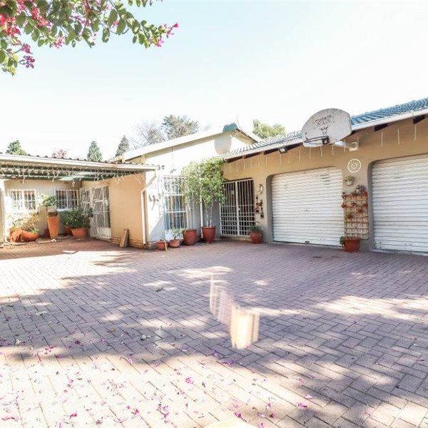 192 Bowling Avenue, Gallo Manor - Property Ref: F105852, Johannesburg , Gauteng