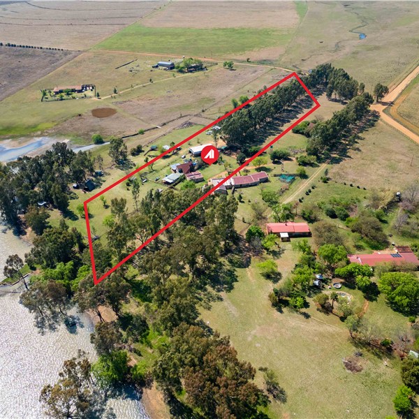 Vaal Dam - 5 Bedroom Home and A-Frame Cottage on 2.12 Hectares
