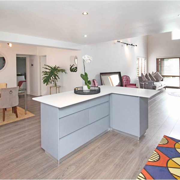 Waverley - A Vibrant Cosmopolitan Renovated Loft Apartment  