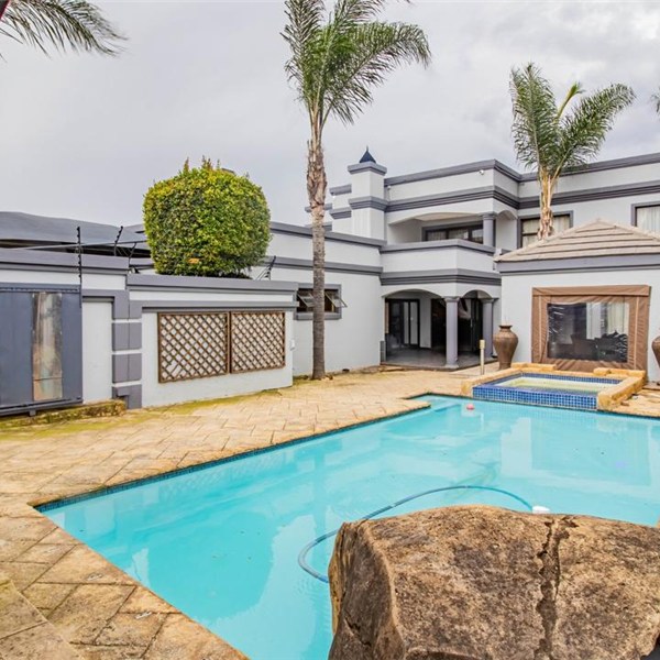 70 Grasvoel Crescent , Liefde en Vrede - Property ref: f108880, Johannesburg , Gauteng