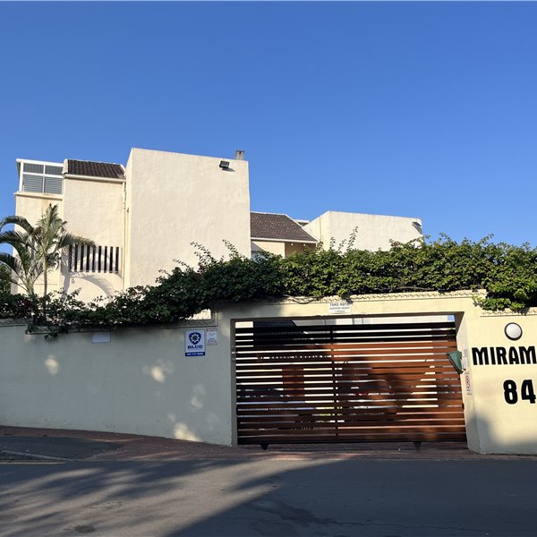 Umhlanga Rocks - Deceased Estate - 3 Bedroom Beachfront Duplex 